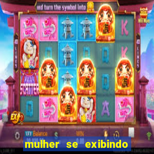 mulher se exibindo ao vivo